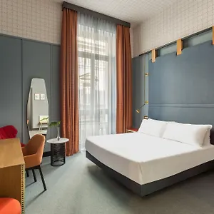 https://room-mate-giulia.italymilanhotels.net
